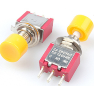 Bot&atilde;o de press&atilde;o mini DS-612 6 mm 3 pinos amarelo, acionamento moment&acirc;neo com retorno autom&aacute;tico