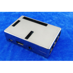 Gabinete moldado por inje&ccedil;&atilde;o com frente espelhada prateada e ventila&ccedil;&atilde;o para Raspberry Pi 3B/3B+
