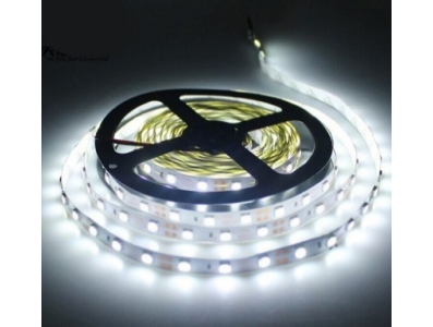 Fita LED SMD 5050 5 m/rolo branco frio flex&iacute;vel &agrave; prova d'&aacute;gua 12V - Imagem 1