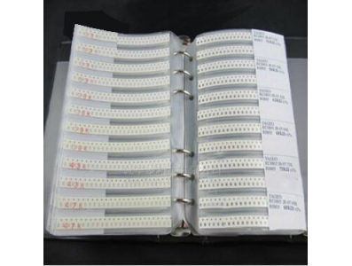 Kit SMD 0805: capacitores 700 unidades e resistores 3025 unidades, 80 valores, total 3725 pe&ccedil;as - Imagem 1