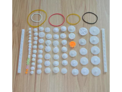 Conjunto 75 pe&ccedil;as de engrenagens pl&aacute;sticas: simples e duplas, cremalheira, polia, correia e engrenagem sem-fim, 8 a 56 dentes - Imagem 1