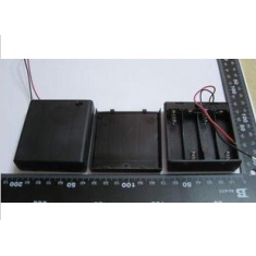 Porta-pilhas para 4 pilhas AA com tampa e interruptor liga/desliga
