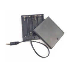 Caixa porta-pilhas para 4x AA com interruptor, tampa e sa&iacute;da DC