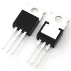 Circuito integrado L7824CV em encapsulamento DIP